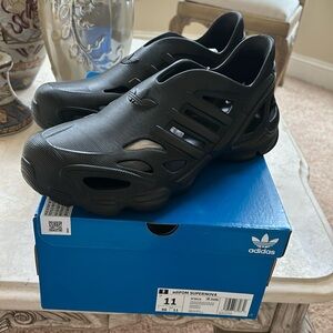 Mens Brand New Black Adifom Supernova